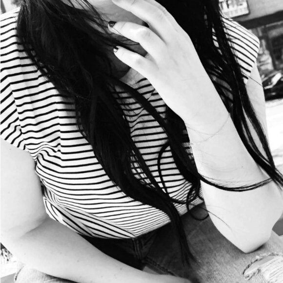 Sleeveless Black and White Padded Shoulder Striped Tee - Picture 4 of 4